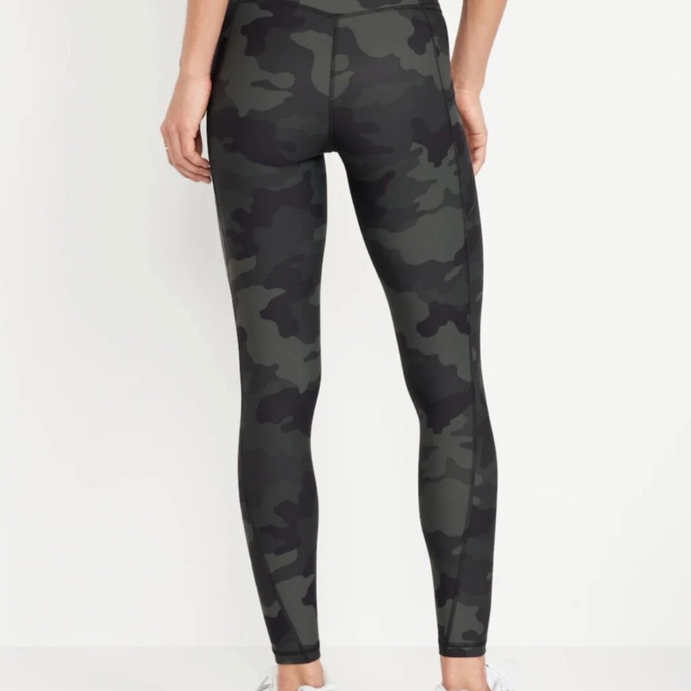 Old Navy Women's Camo High-Waisted PowerSoft 7/8 Pocket Leggings - Picture 2 of 2